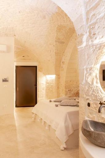 Bed and Breakfast Alesia Luxury Cave Ostuni Zewnętrze zdjęcie